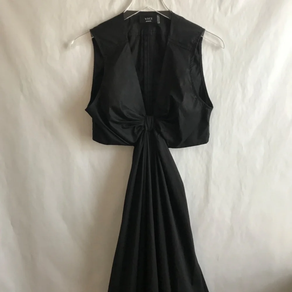 VICI Cut-Out Twist Knot V-Neck Black Maxi Dress M A-Line Tiered High Low Skirt - Picture 4 of 11